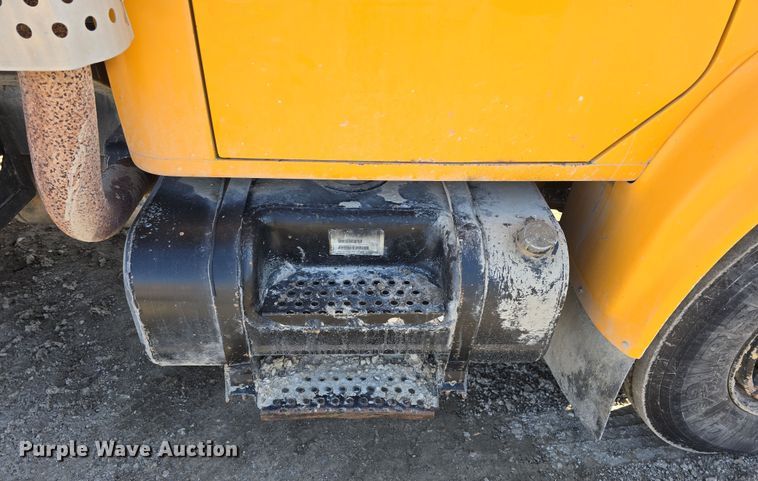 image for item DW3195 1995 International 4900 dump truck