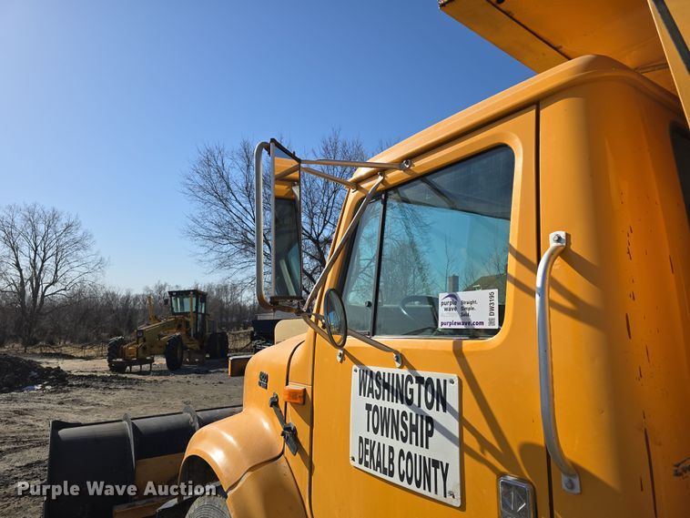 image for item DW3195 1995 International 4900 dump truck