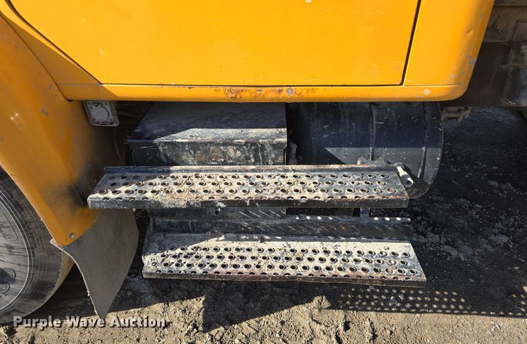 image for item DW3195 1995 International 4900 dump truck