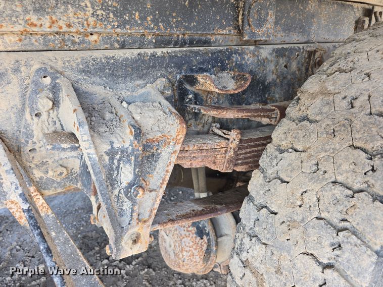 image for item DW3195 1995 International 4900 dump truck