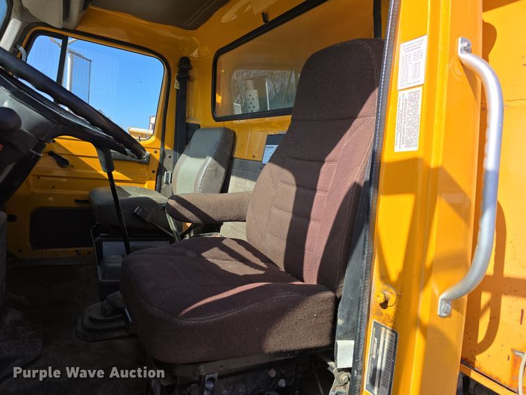 image for item DW3195 1995 International 4900 dump truck