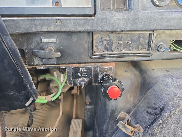 image for item DW3195 1995 International 4900 dump truck