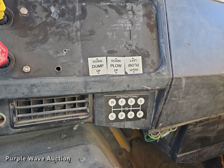 image for item DW3195 1995 International 4900 dump truck