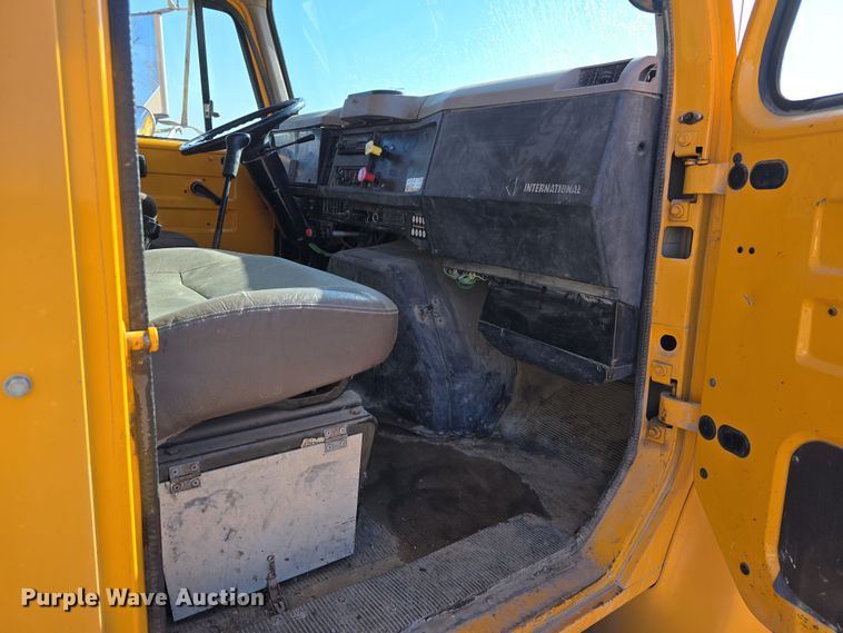 image for item DW3195 1995 International 4900 dump truck