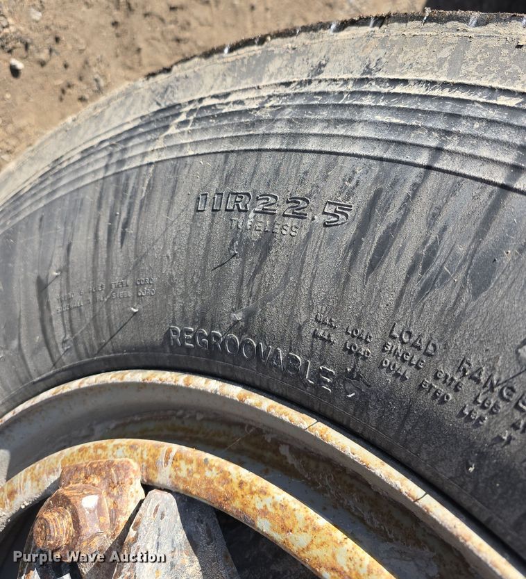 image for item DW3195 1995 International 4900 dump truck