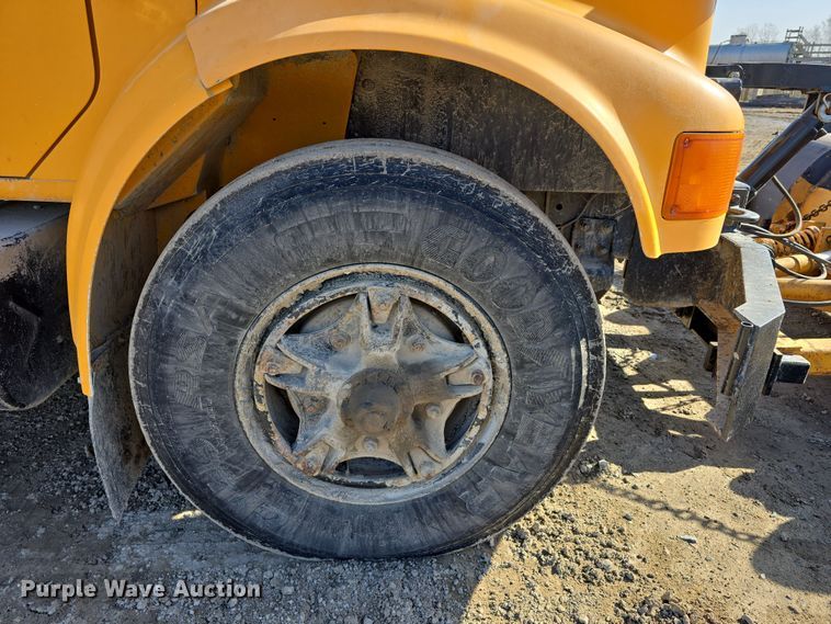 image for item DW3195 1995 International 4900 dump truck