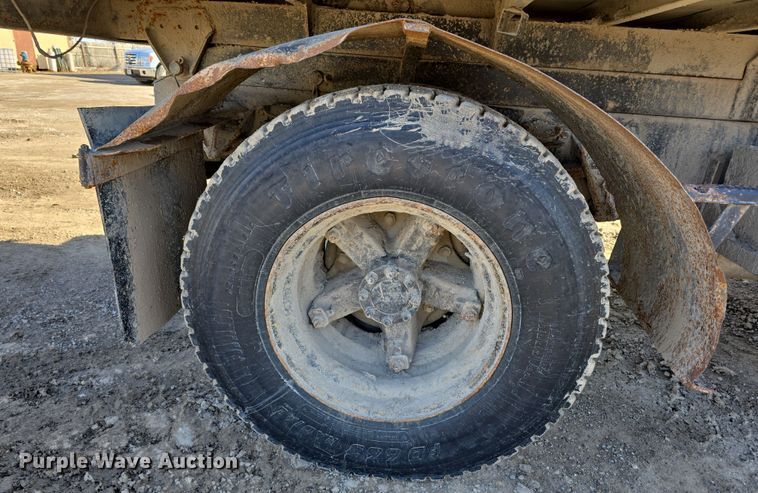 image for item DW3195 1995 International 4900 dump truck