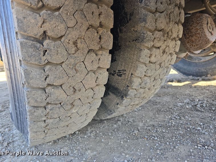 image for item DW3195 1995 International 4900 dump truck