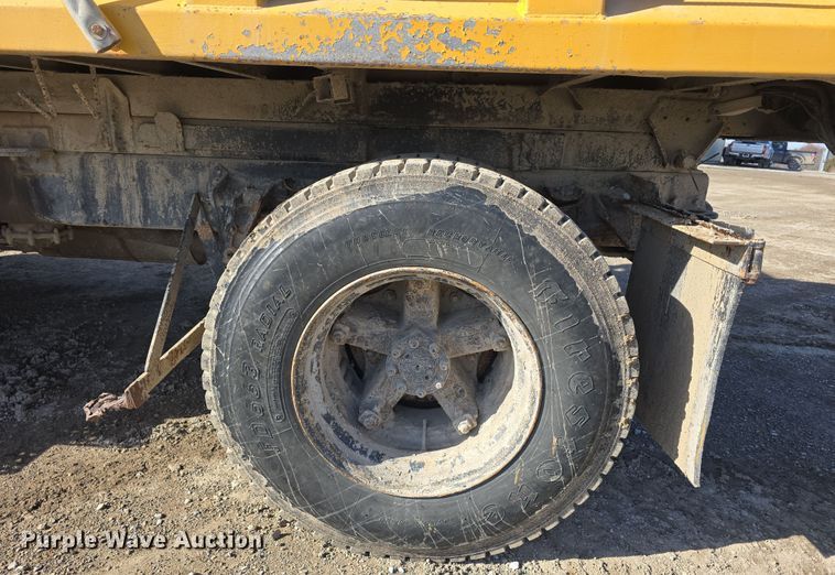 image for item DW3195 1995 International 4900 dump truck