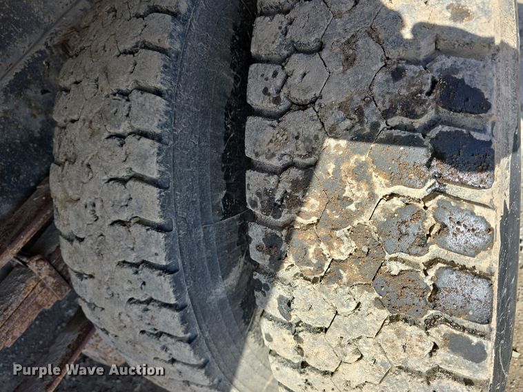 image for item DW3195 1995 International 4900 dump truck