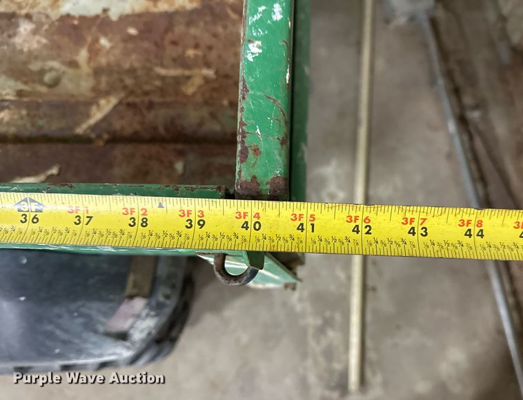 image for item EG7995 2002 John Deere Gator 4X2 utility vehicle