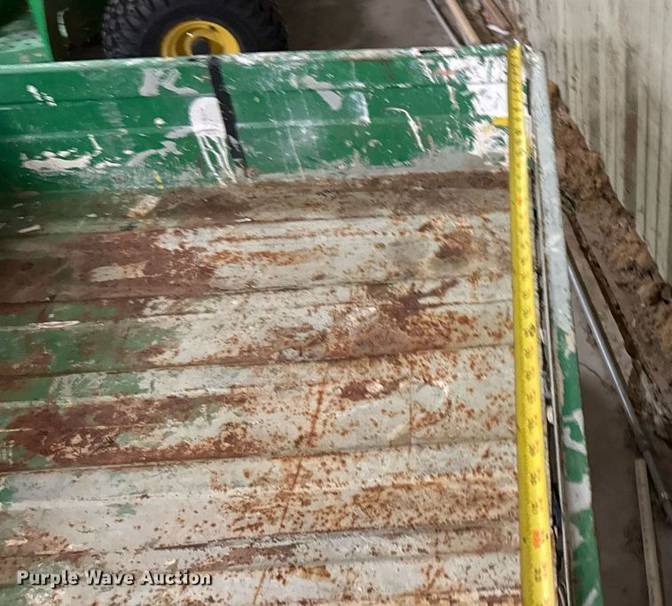 image for item EG7995 2002 John Deere Gator 4X2 utility vehicle