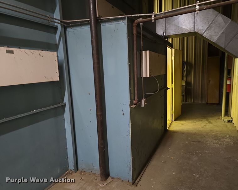 image for item EH8648 Paint booth