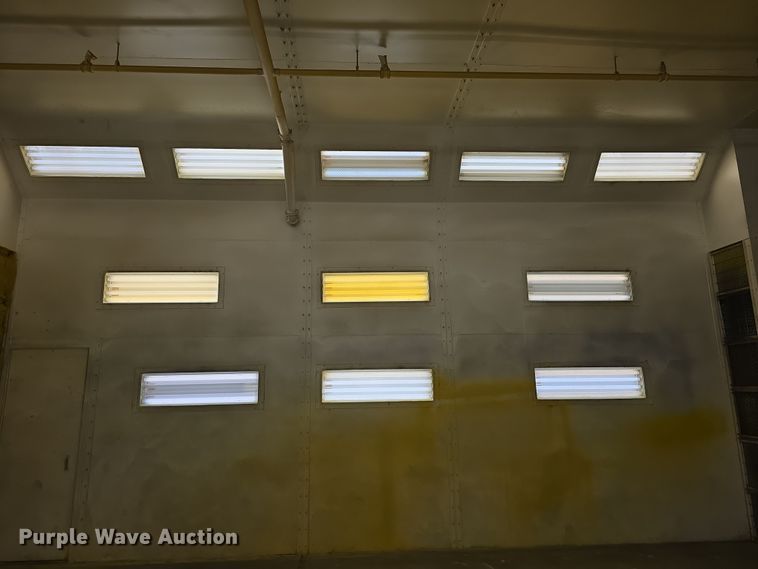 image for item EH8648 Paint booth