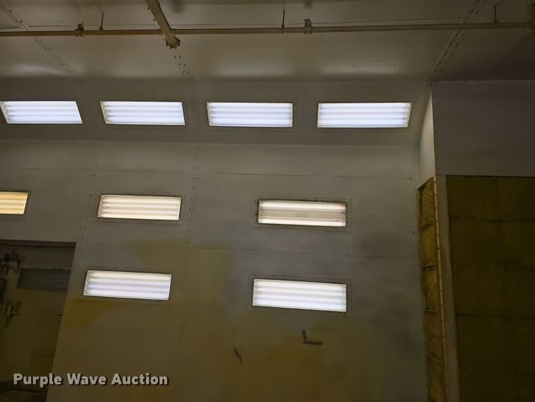 image for item EH8648 Paint booth