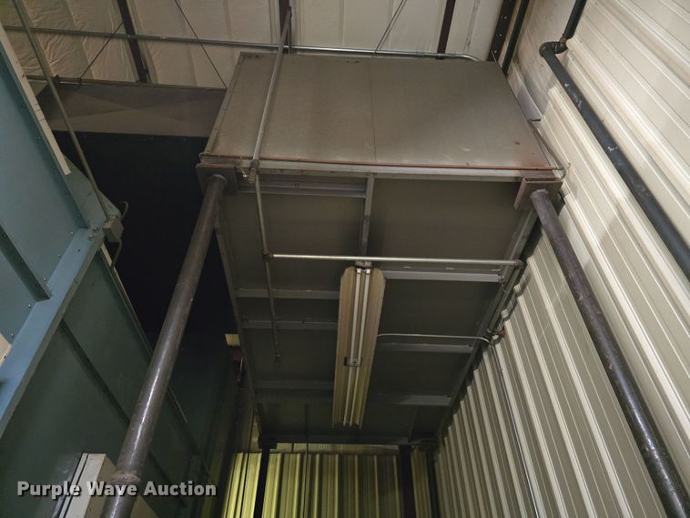 image for item EH8648 Paint booth