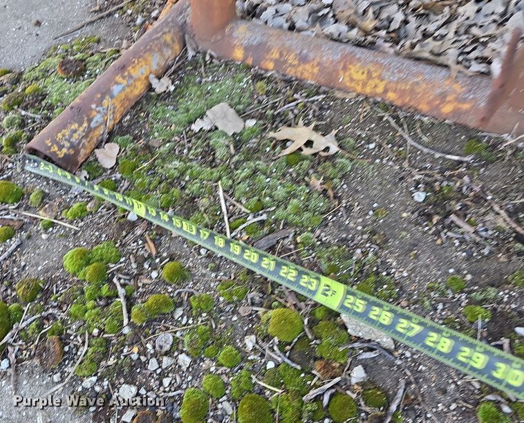 image for item EH8651 (8) storage racks