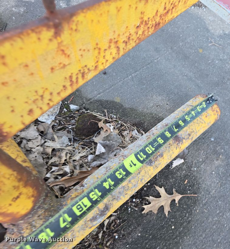 image for item EH8651 (8) storage racks