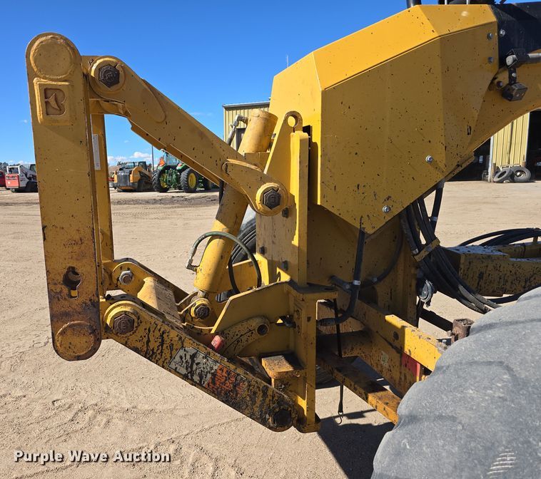 image for item EH8652 2011 Caterpillar 140M motor grader