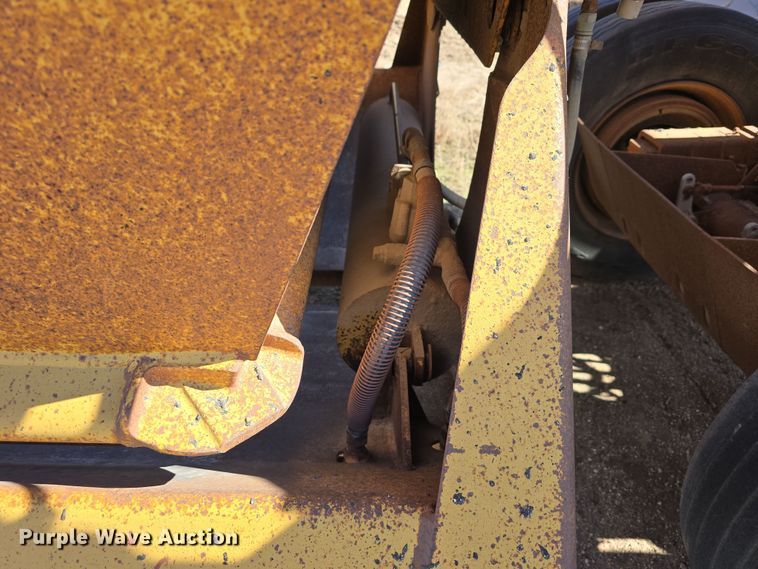 image for item EH8655 1990 Load King 2030-10 bottom dump trailer