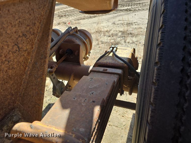 image for item EH8655 1990 Load King 2030-10 bottom dump trailer