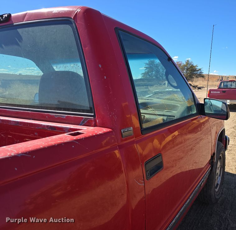 image for item EH8658 1995 Chevrolet K1500 pickup truck