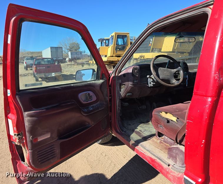 image for item EH8658 1995 Chevrolet K1500 pickup truck