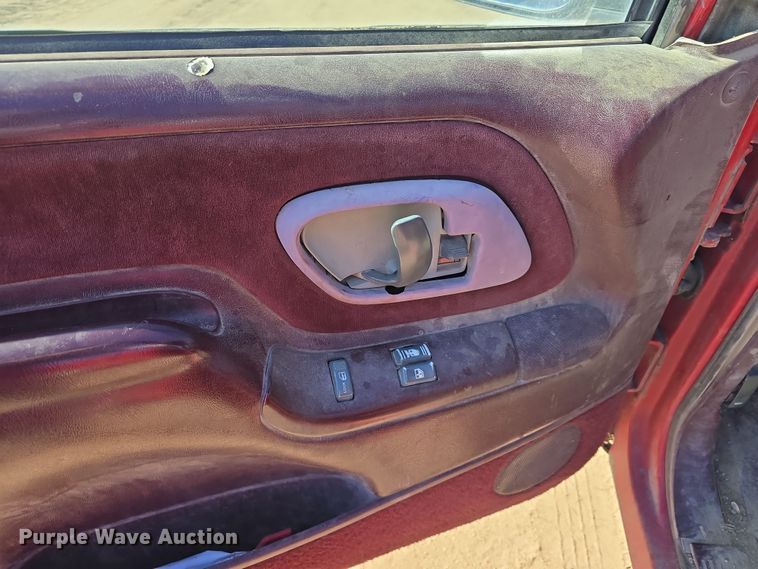 image for item EH8658 1995 Chevrolet K1500 pickup truck