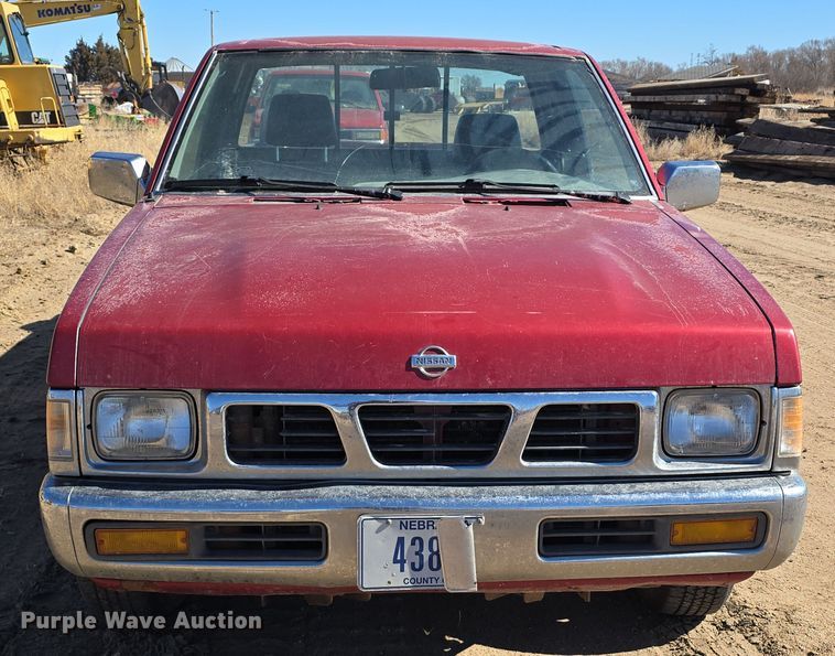 image for item EH8659 1994 Nissan XE King Cab pickup truck