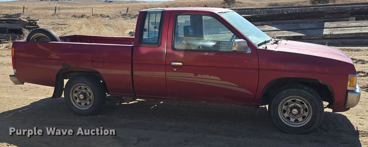 image for item EH8659 1994 Nissan XE King Cab pickup truck