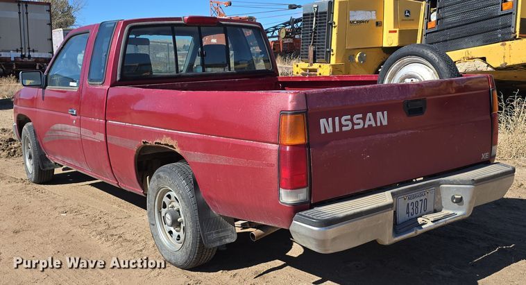 image for item EH8659 1994 Nissan XE King Cab pickup truck