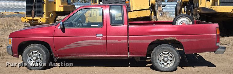 image for item EH8659 1994 Nissan XE King Cab pickup truck