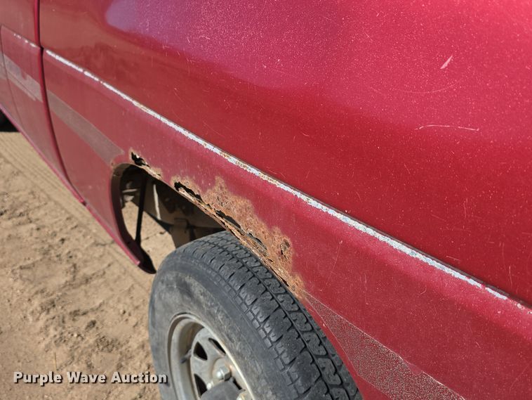 image for item EH8659 1994 Nissan XE King Cab pickup truck