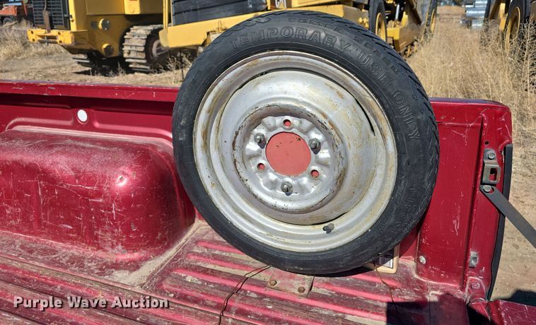 image for item EH8659 1994 Nissan XE King Cab pickup truck