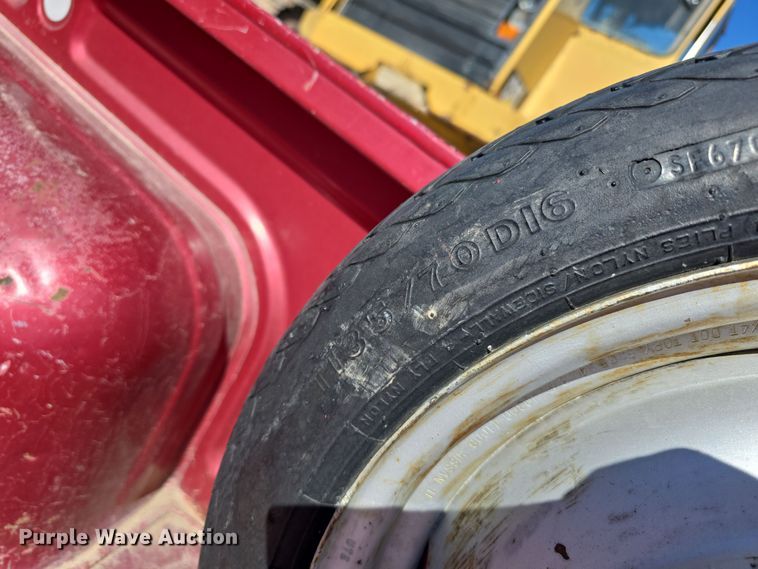 image for item EH8659 1994 Nissan XE King Cab pickup truck