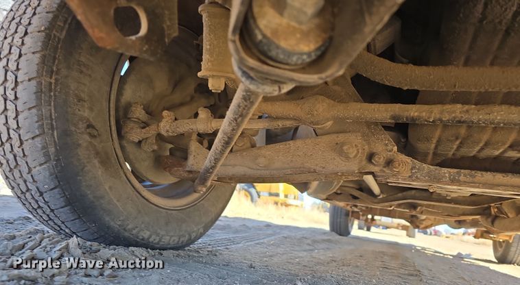 image for item EH8659 1994 Nissan XE King Cab pickup truck