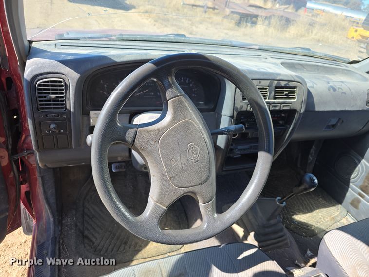 image for item EH8659 1994 Nissan XE King Cab pickup truck