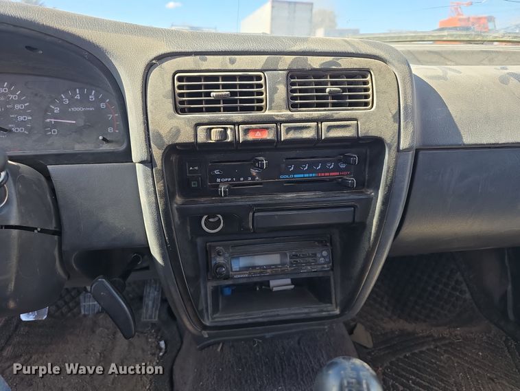 image for item EH8659 1994 Nissan XE King Cab pickup truck