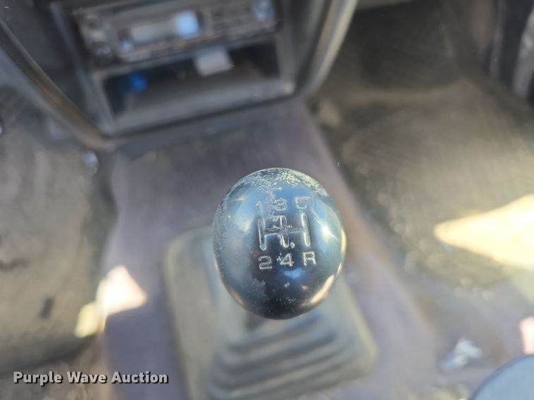 image for item EH8659 1994 Nissan XE King Cab pickup truck