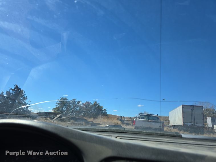 image for item EH8659 1994 Nissan XE King Cab pickup truck