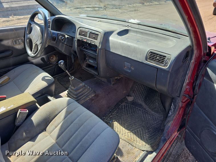 image for item EH8659 1994 Nissan XE King Cab pickup truck