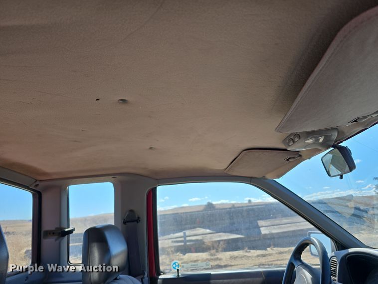 image for item EH8659 1994 Nissan XE King Cab pickup truck