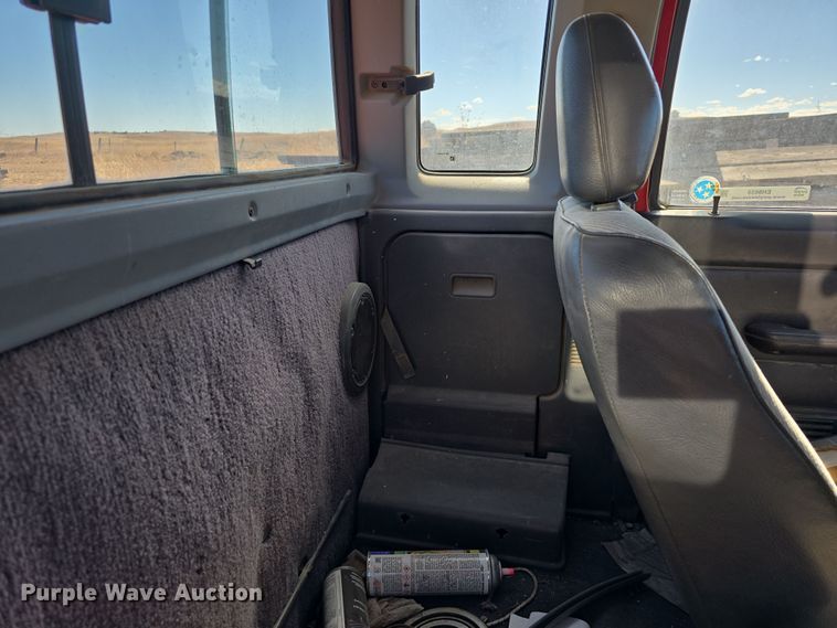 image for item EH8659 1994 Nissan XE King Cab pickup truck