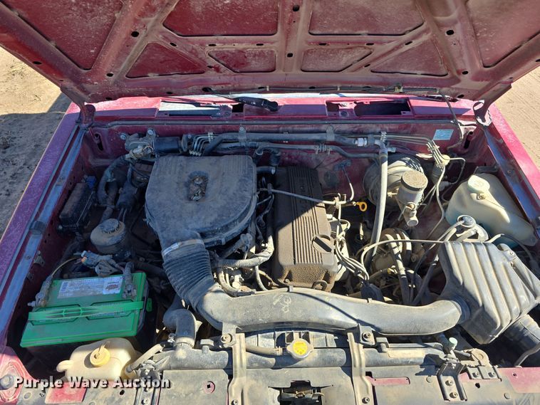 image for item EH8659 1994 Nissan XE King Cab pickup truck