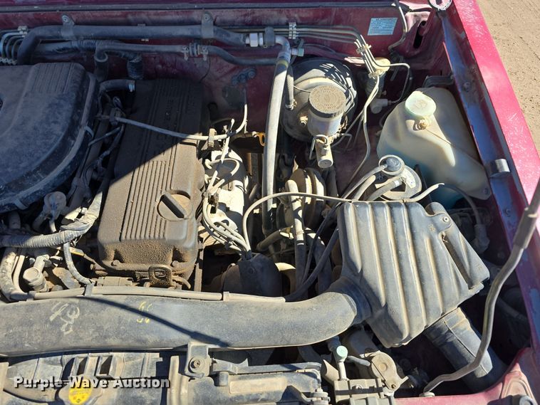 image for item EH8659 1994 Nissan XE King Cab pickup truck