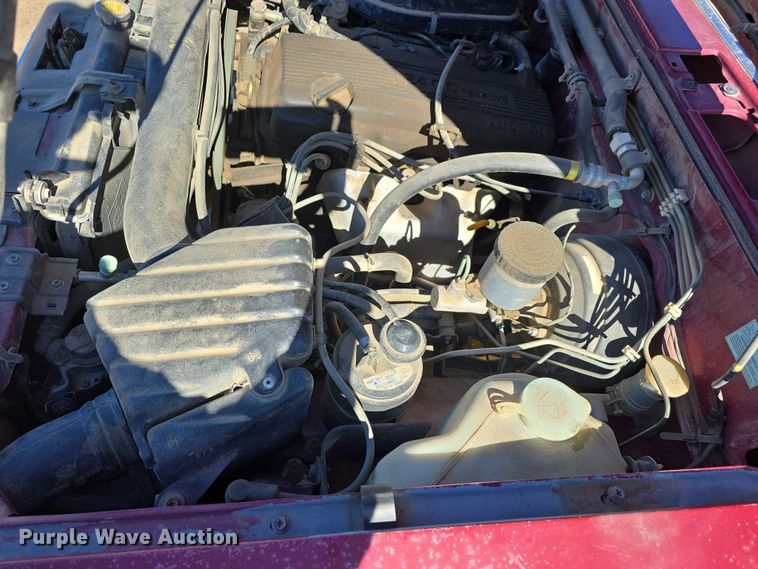 image for item EH8659 1994 Nissan XE King Cab pickup truck