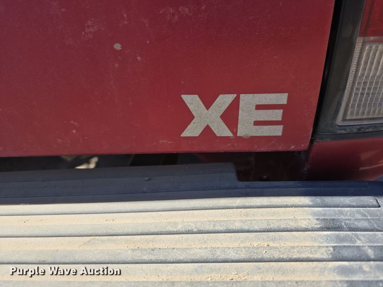image for item EH8659 1994 Nissan XE King Cab pickup truck