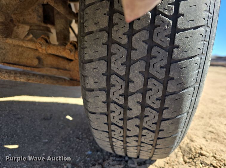 image for item EH8659 1994 Nissan XE King Cab pickup truck