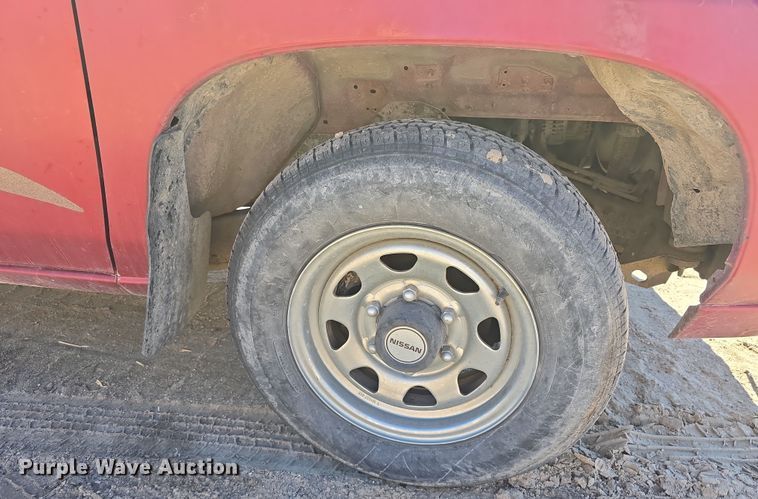 image for item EH8659 1994 Nissan XE King Cab pickup truck