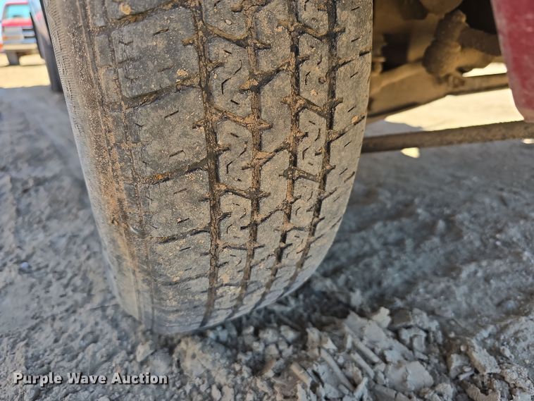 image for item EH8659 1994 Nissan XE King Cab pickup truck